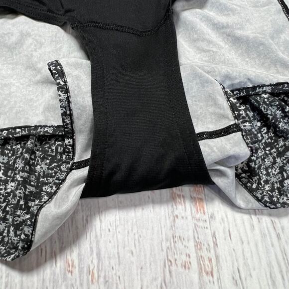 Lululemon Hotty Hot Short SIZE 10 Daisy Dust Alpine White Black Mesh Running - Picture 7 of 11